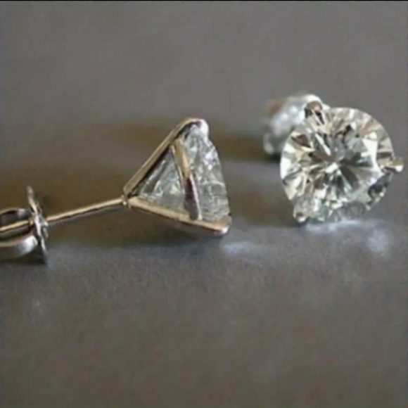 Sparkling Zircon Stud 925 Silver Plated copper earrings. GOLD OR SILVER - Picture 5 of 6